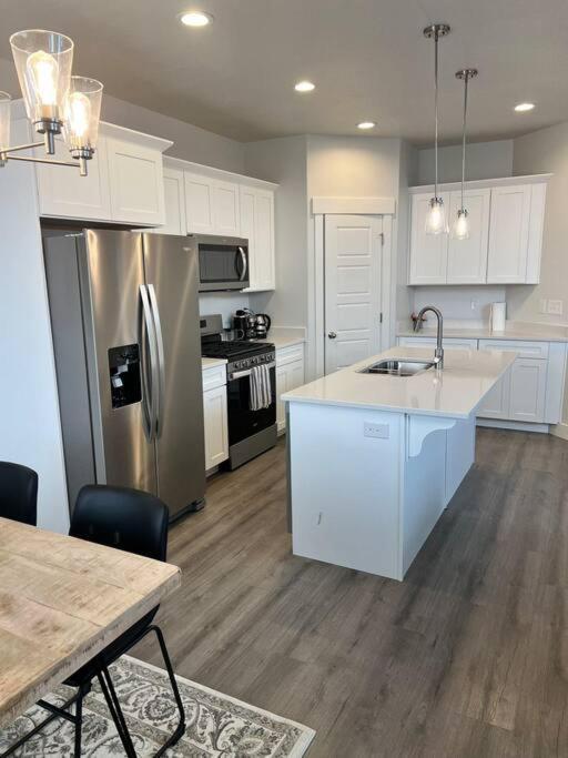 Brand New 3-Beds Stylish Entire House At Lehi Exterior foto