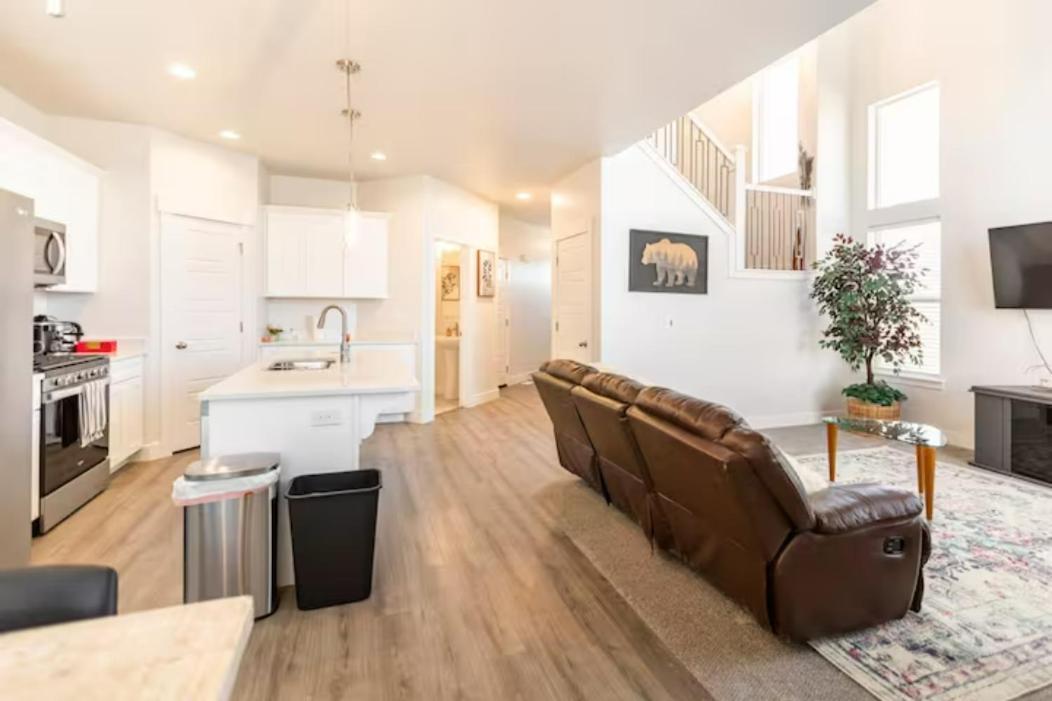 Brand New 3-Beds Stylish Entire House At Lehi Exterior foto