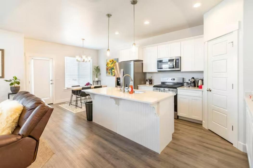 Brand New 3-Beds Stylish Entire House At Lehi Exterior foto
